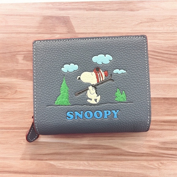 Coach Handbags - NEW Coach Limited Edition Peanuts Leather Snap Wallet Snoopy Ski Motif